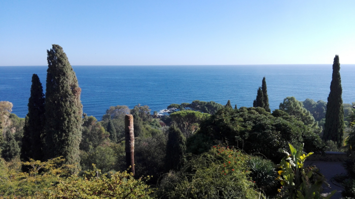 Ausblick auf das Mittelmeer vom Garten aus